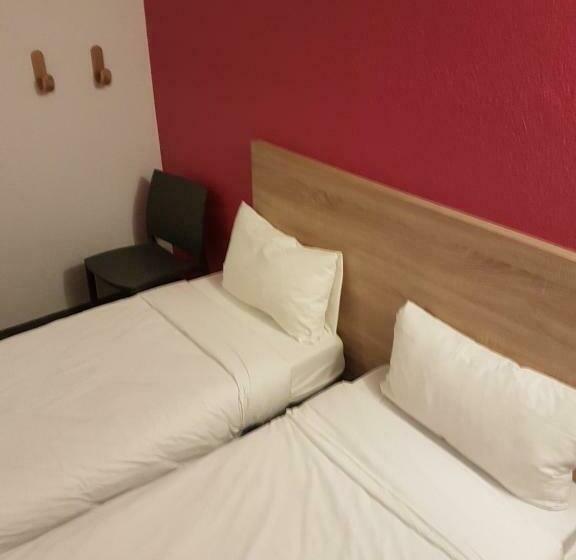 バス共有のスタンダードルーム, F1 Chartres