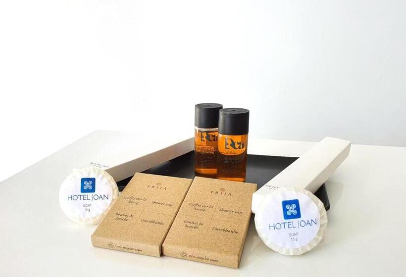 غرفة قياسية, Joan