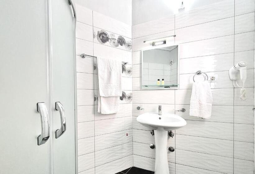 غرفة قياسية, Joan