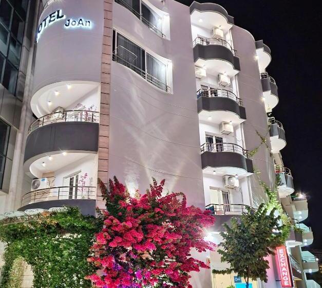 غرفة عائلية, Joan