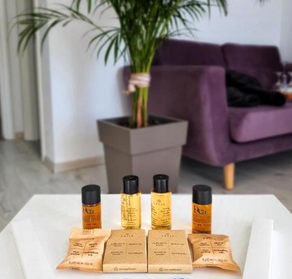 جناح جونيور مطلّ علي البحر, Joan