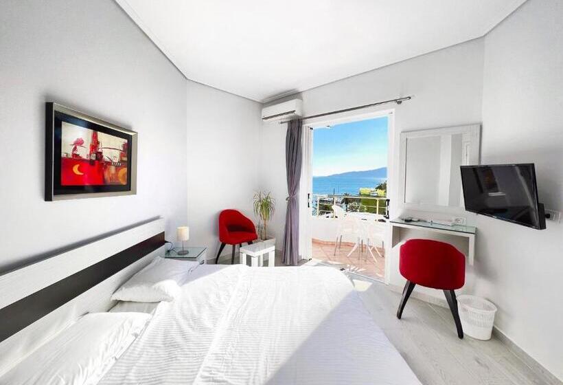 غرفة ديلوكس مطلّة علي البحر مزوَّدة بشُرفة, Joan