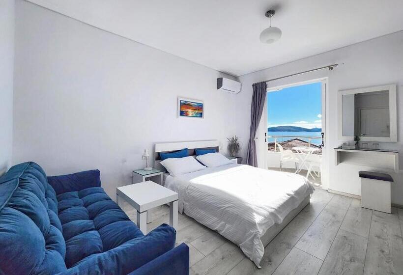 غرفة عائلية, Joan