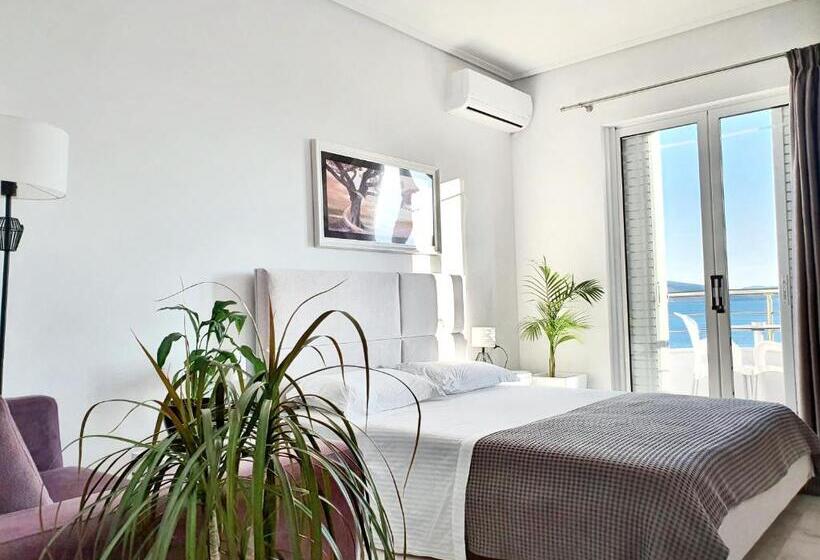 جناح جونيور مطلّ علي البحر, Joan