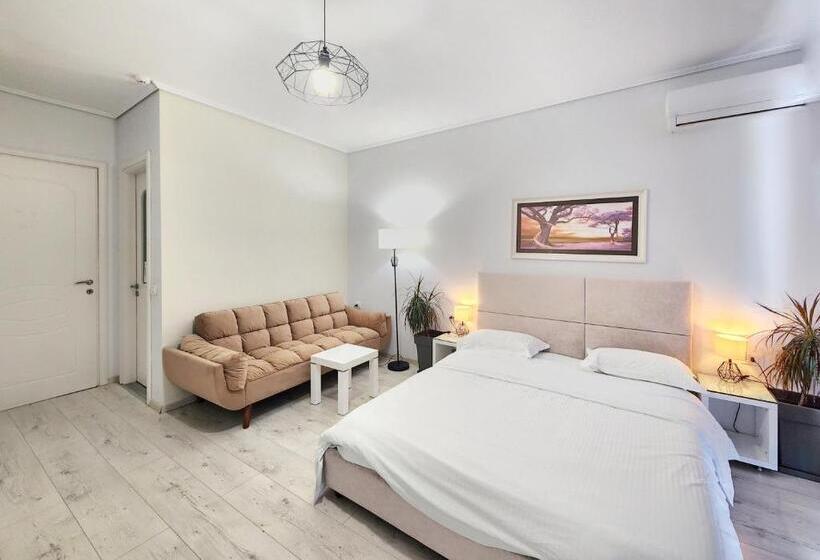 جناح جونيور مطلّ علي البحر, Joan