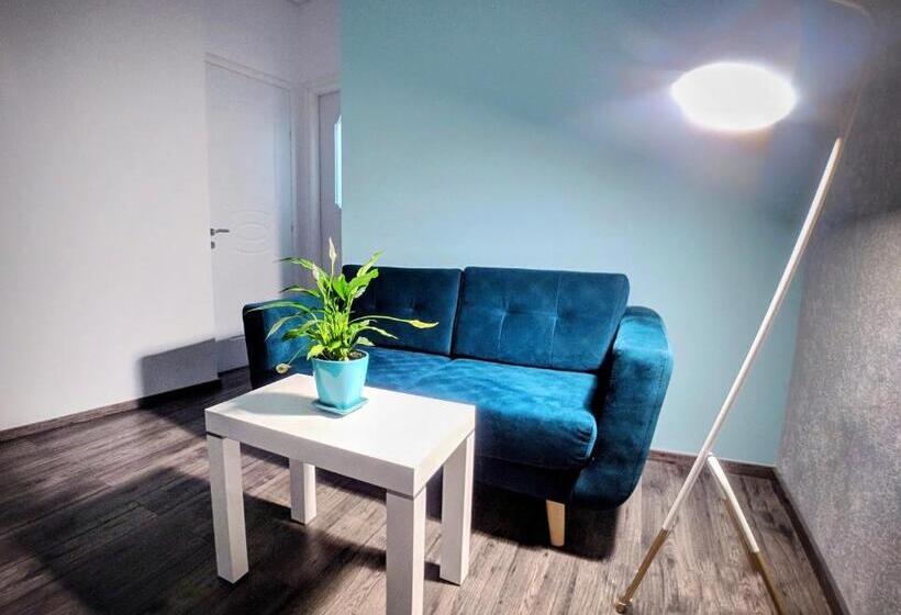 جناح جونيور مطلّ علي البحر, Joan