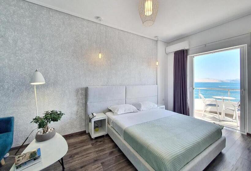 جناح جونيور مطلّ علي البحر, Joan