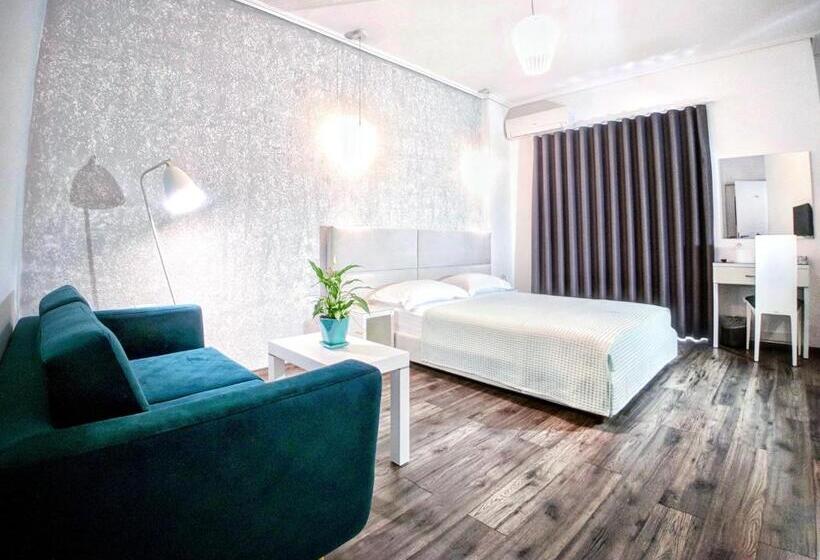 جناح جونيور مطلّ علي البحر, Joan