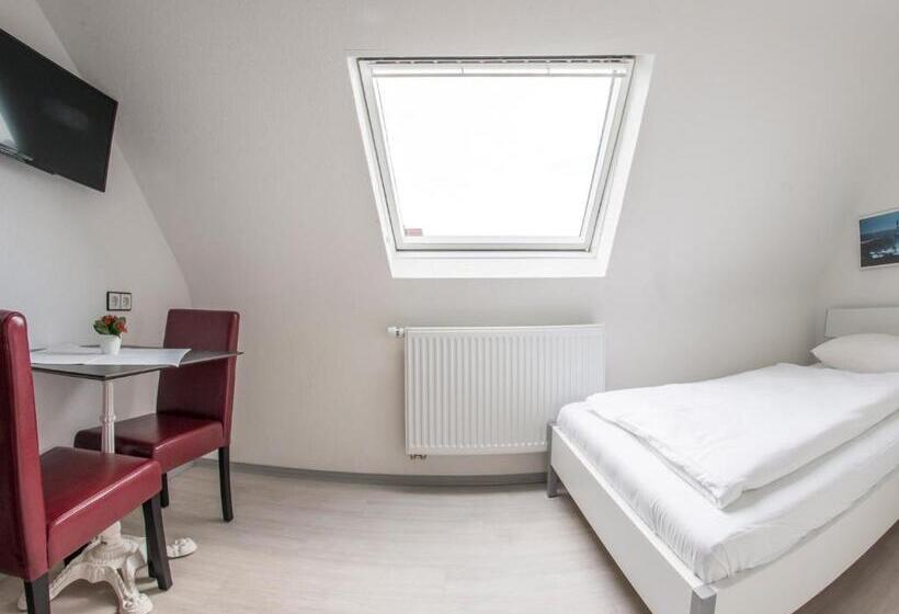 غرفة قياسية فردية, Pension Gino