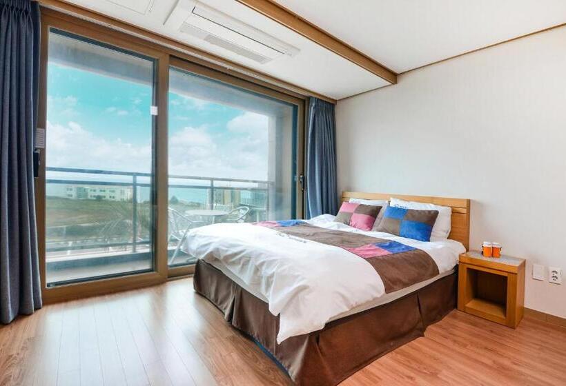 Cameră Standard cu Vedere la Mare cu Balcon, Jeju Resort