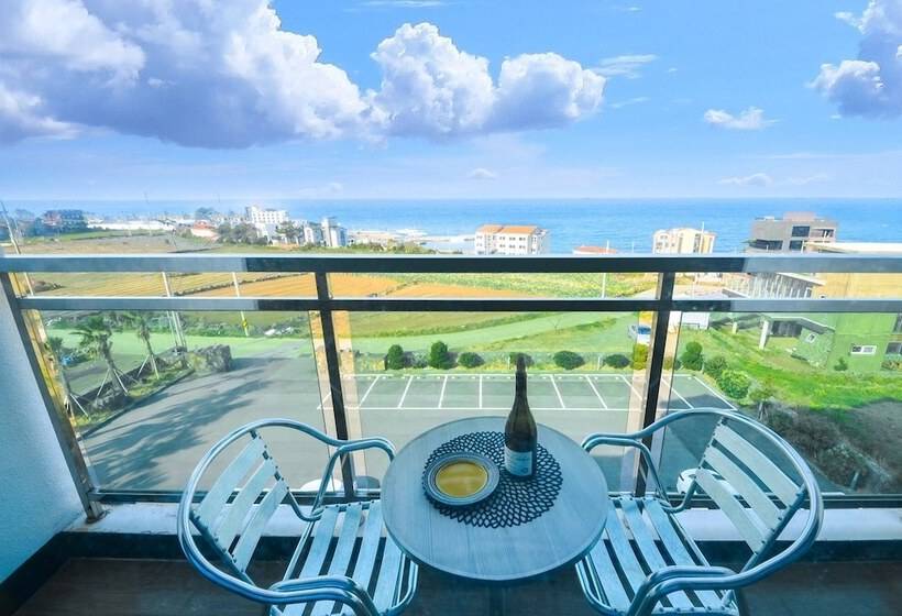 Cameră Deluxe cu Vedere la Mare cu Balcon, Jeju Resort