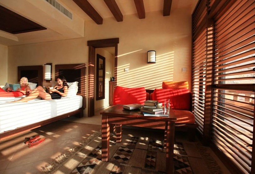 اتاق لوکس, Ma In Hot Springs