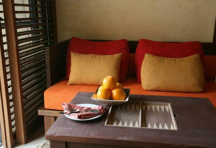 اتاق لوکس, Ma In Hot Springs