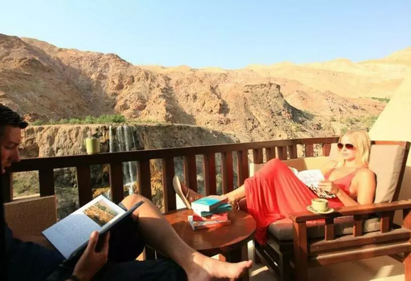 سوییت, Ma In Hot Springs