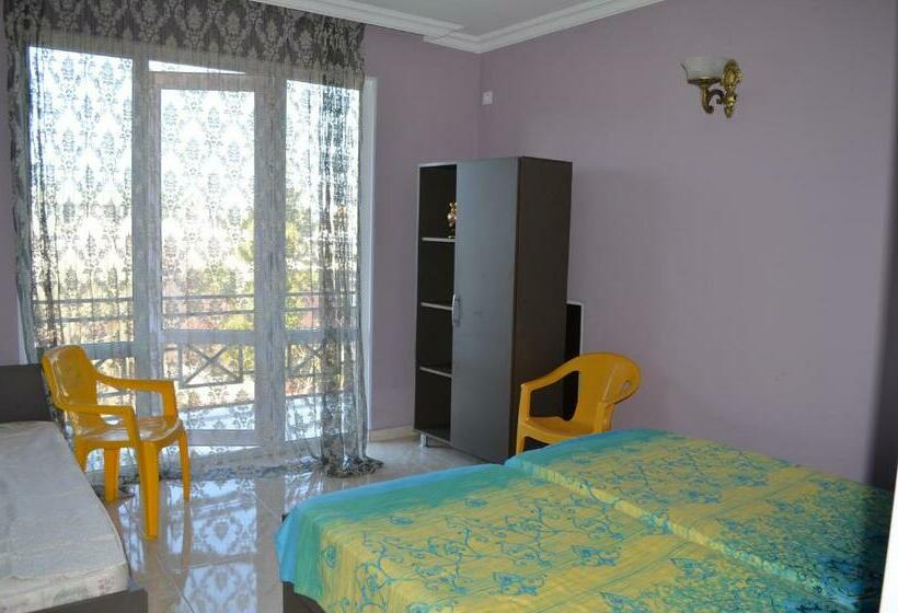 اتاق استاندارد سه تخته با بالکن, Near The Sea