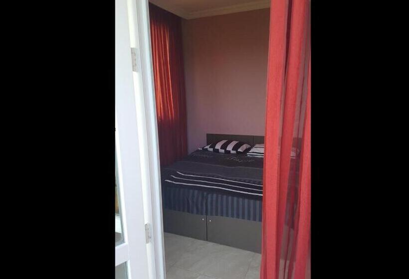 اتاق استاندارد با بالکن, Near The Sea