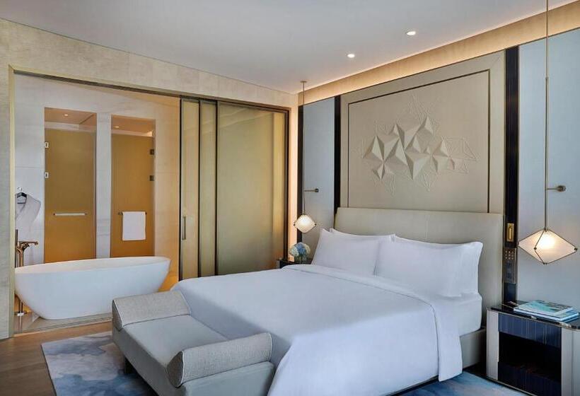 חדר דלוקס,מיטת קינג עם נוף לעיר, The St. Regis Riyadh