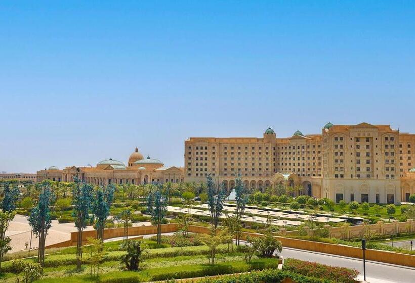 מיטת קינג בסוויטה, The St. Regis Riyadh
