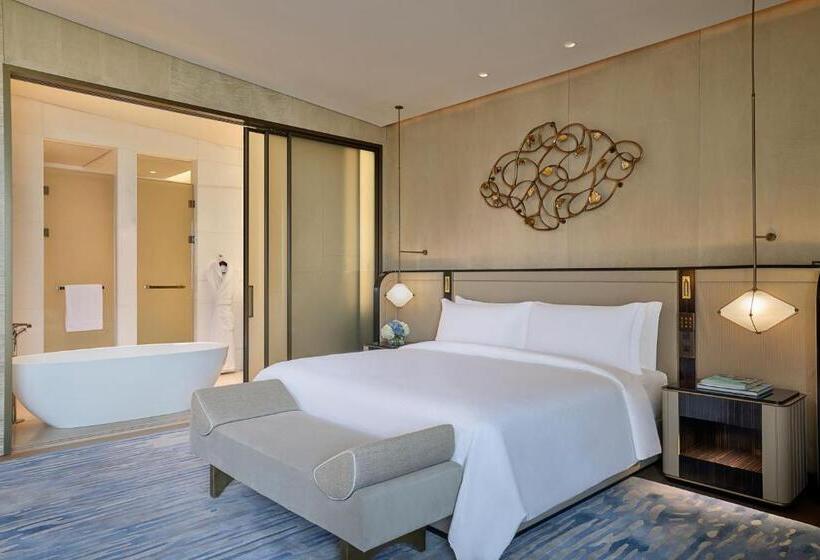 מיטת קינג בסוויטה, The St. Regis Riyadh