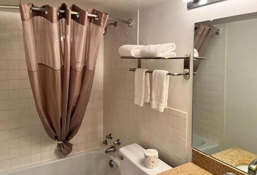 带大床的标准间, Studio 6 Suites Clarion, Pa