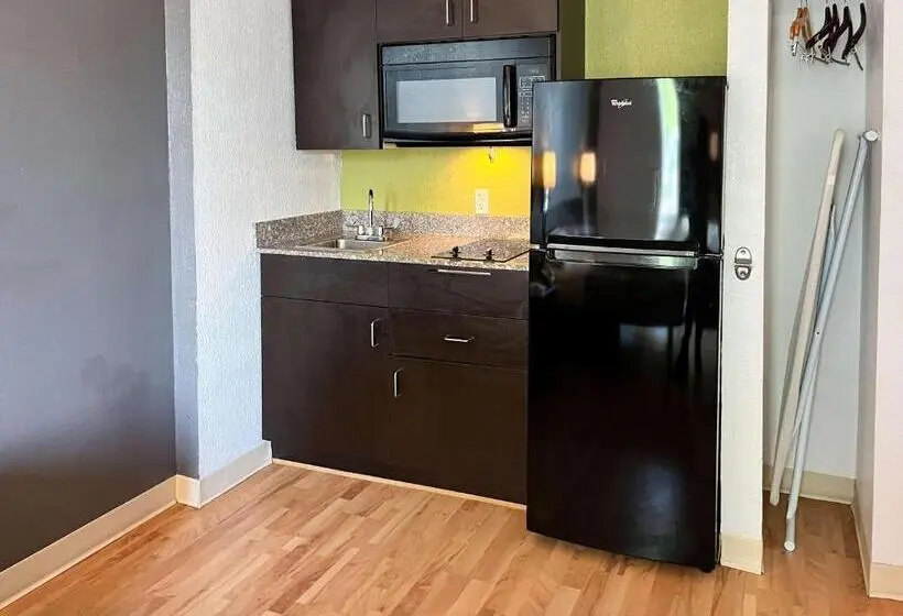 Standard-huone King-vuode, Studio 6 Suites Clarion, Pa