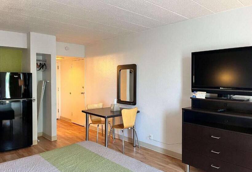 带大床的标准间, Studio 6 Suites Clarion, Pa