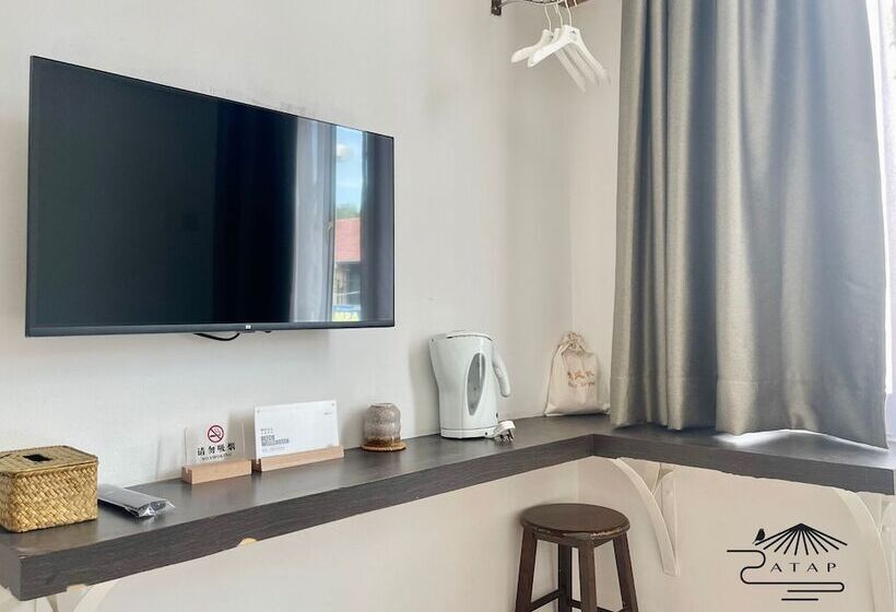 חדר דלוקס יחיד, Atap