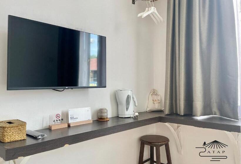 חדר דלוקס יחיד, Atap