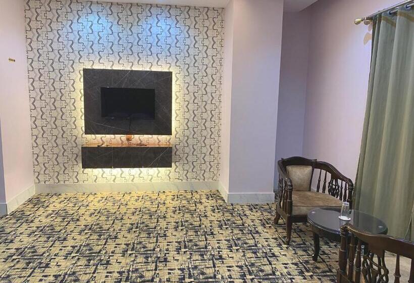 اتاق استاندارد چهار تخته, Grand Akther