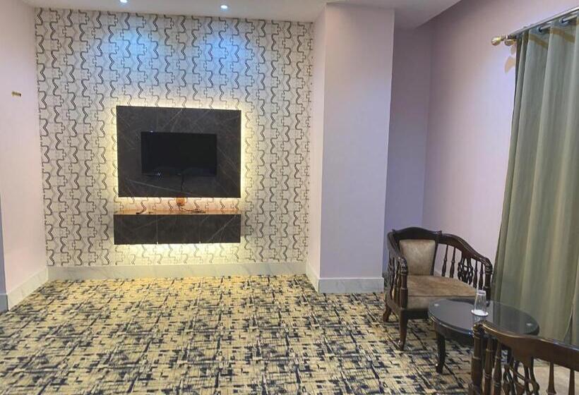 اتاق استاندارد چهار تخته, Grand Akther