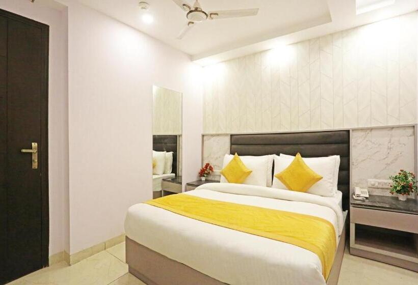 اتاق سوپریور با تخت بزرگ, Frankstay By Hotel Mayfair Newly Built   New Delhi