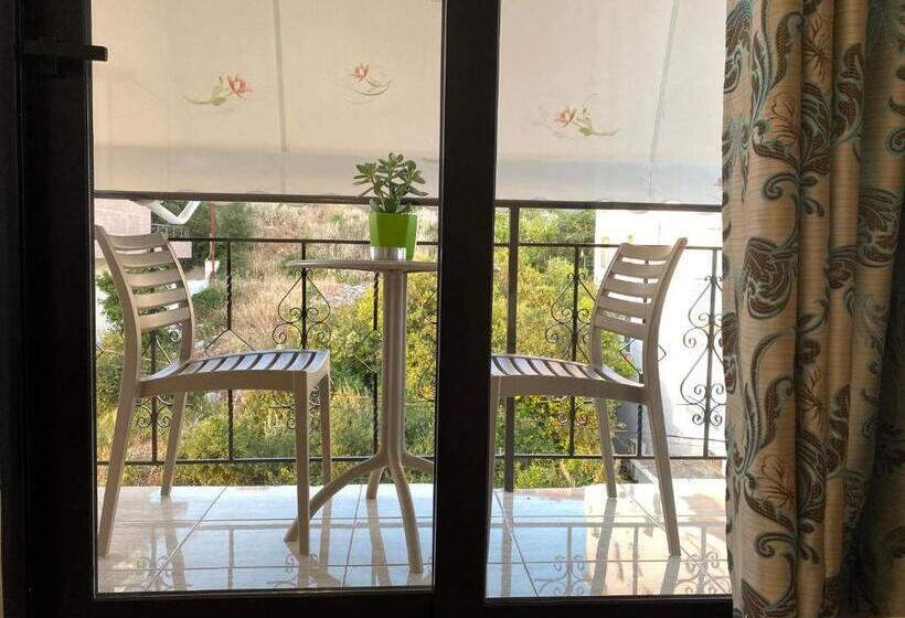 Habitació Triple Deluxe, Augusto Rooms