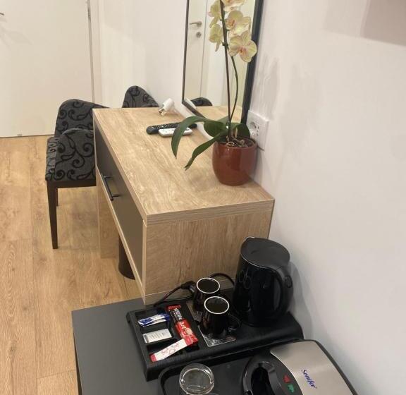 Habitació Triple Estàndard amb Vistes, Augusto Rooms