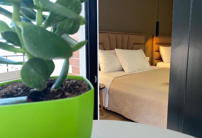 Habitació Triple Deluxe, Augusto Rooms