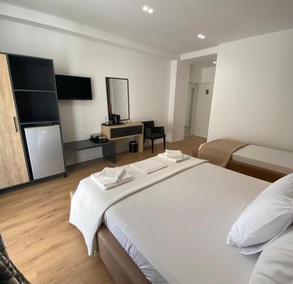 Habitació Triple Estàndard amb Balcó, Augusto Rooms