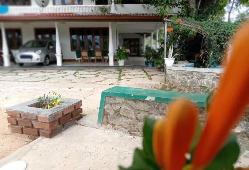 Номер Deluxe с Балконом, Diyathalawa The Mountain Lodge