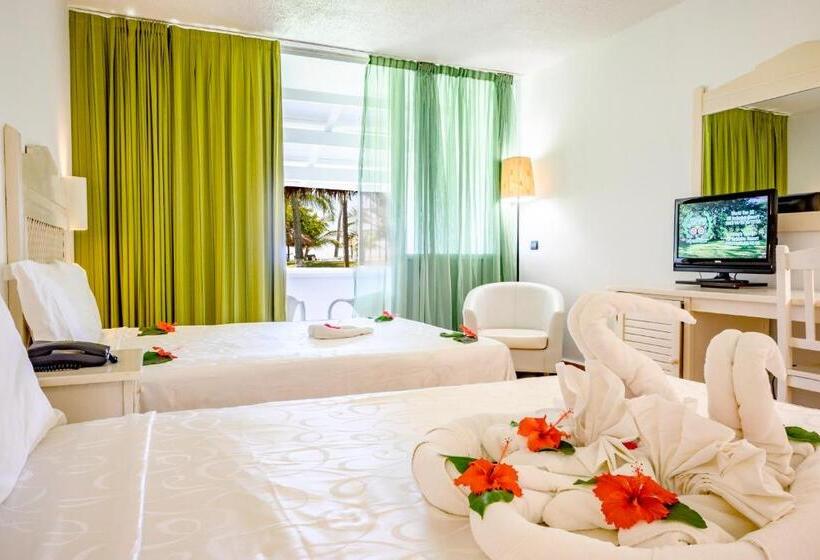 اتاق استاندارد با چشم‌انداز دریا, Andilana Beach Resort
