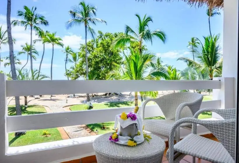 اتاق استاندارد سه تخته با چشم‌انداز باغ, Andilana Beach Resort
