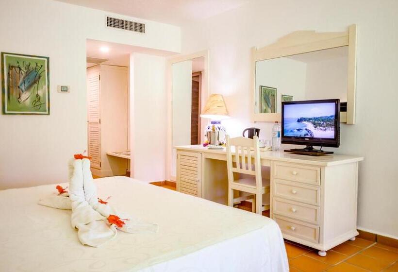اتاق استاندارد سه تخته با چشم‌انداز باغ, Andilana Beach Resort