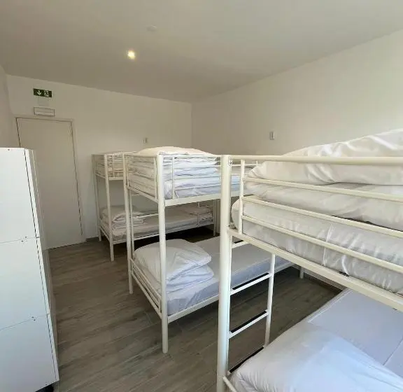 ルームシェアのワンベッド, Blife Faro Beach Hostel & Rooms