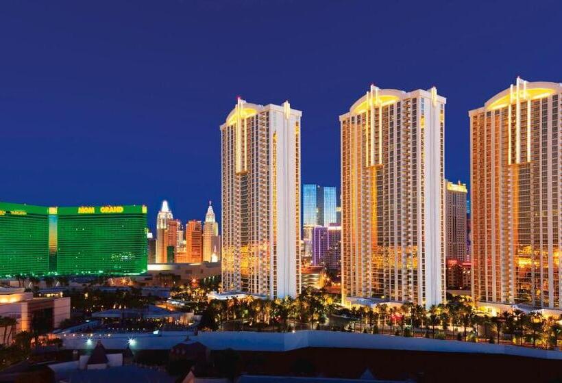 带阳台套房, Lucky Gem Penthouse & Luxury Suites At Signature Resort, Balcony Strip View 1607