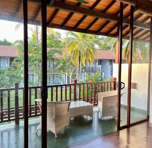 Номер Deluxe с Балконом, Palm Garden Ayurveda Resort