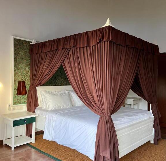 带阳台的豪华间, Palm Garden Ayurveda Resort