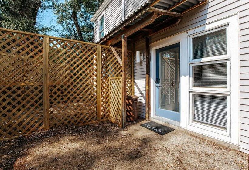 １ベッドルームアパートメント, Camp Tidbit