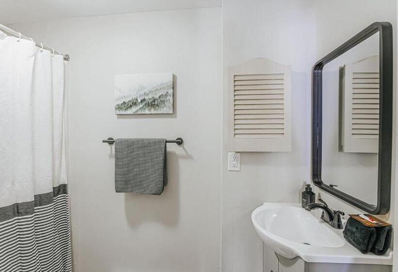 キングサイズベッドのスイートルーム, Camp Tidbit