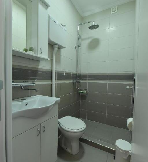 اتاق لوکس, Prenoćište Dvorište