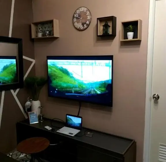 Suite, The Loop Condominium
