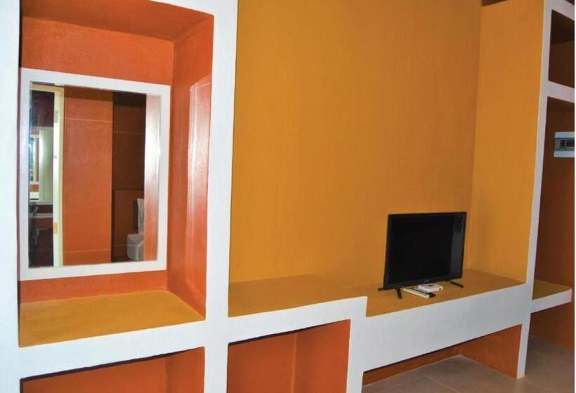 Номер Deluxe с Балконом, World Cat Beach & Resort เวิลด์แคท บีช แอนด์ รีสอร์ท