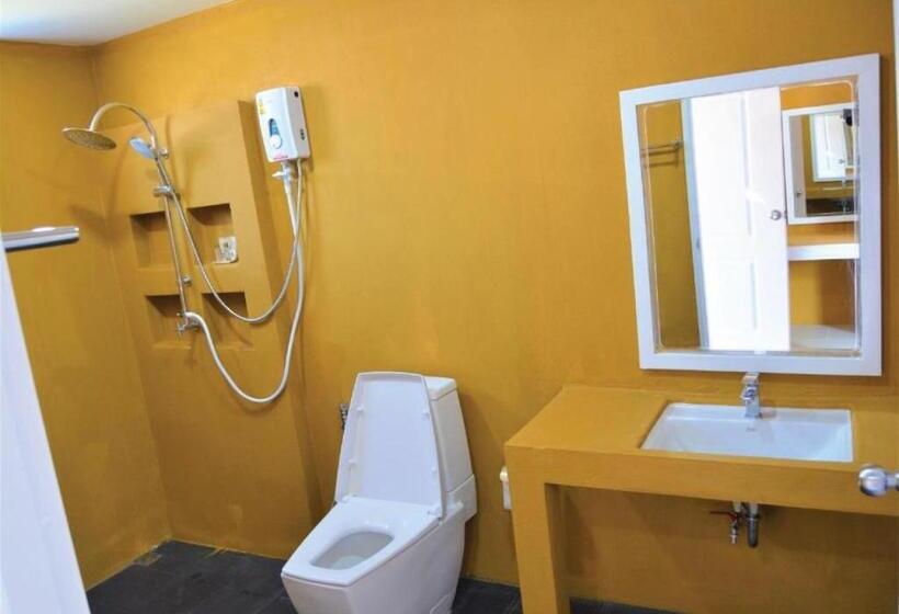 Номер Стандарт Вид на Бассейн, World Cat Beach & Resort เวิลด์แคท บีช แอนด์ รีสอร์ท