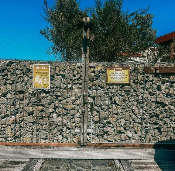 تختخواب در اتاق مشترک, Lake Mahinapua